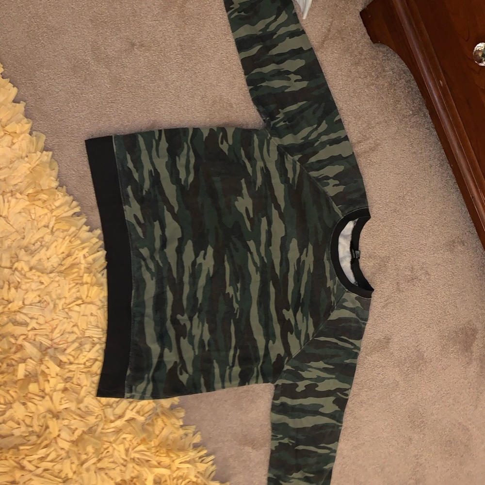 Forever 21 long sleeve crew neck sweatshirt